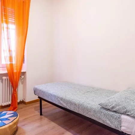 Two Bedrooms + Balcony - Students Apartment Turin